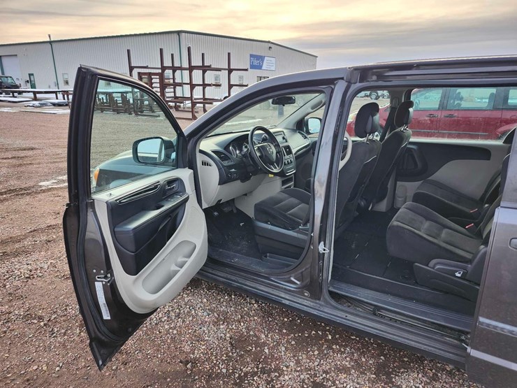 2015-dodge-grand-caravan-image-18