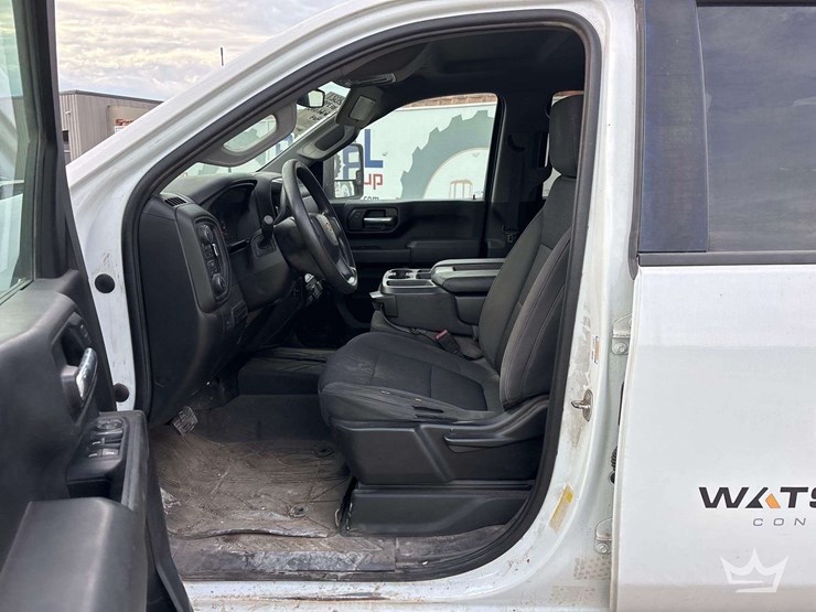 2021-chevrolet-silverado-2500hd-image-11