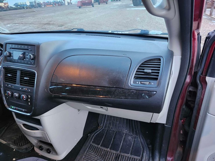 2014-dodge-grand-caravan-se-image-48