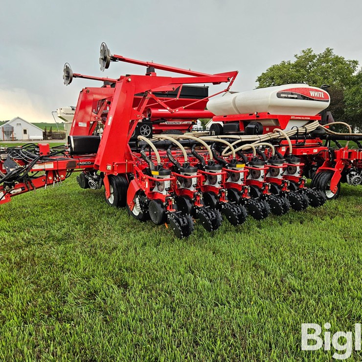 2007 White 8524C 24R20 Planter