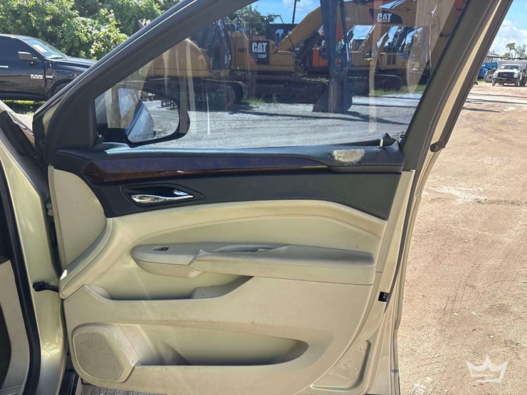 2010-cadillac-srx-image-23