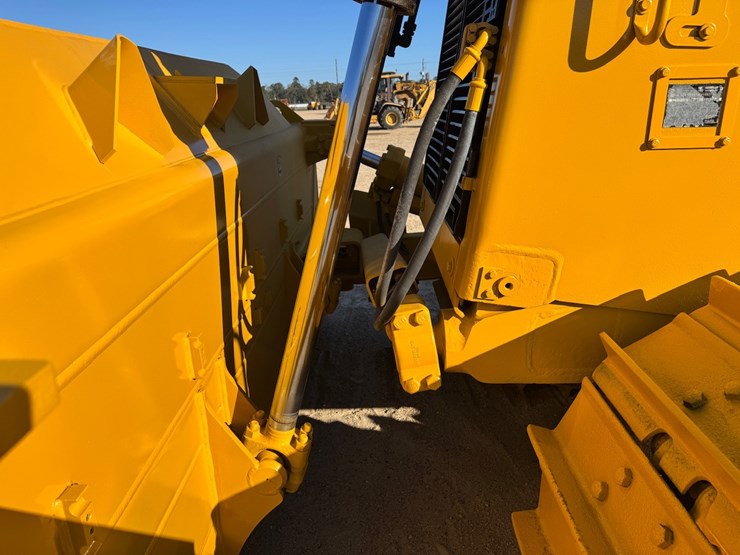 2019-caterpillar-d8t-image-14