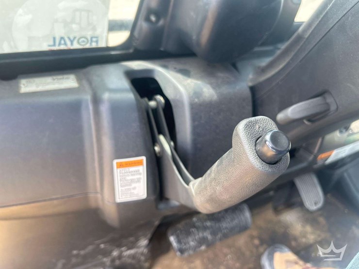 2009-yale-veracitor-135vx-12,150lbs-straight-mast-forklift-image-15