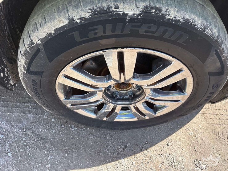 2010-cadillac-srx-image-25