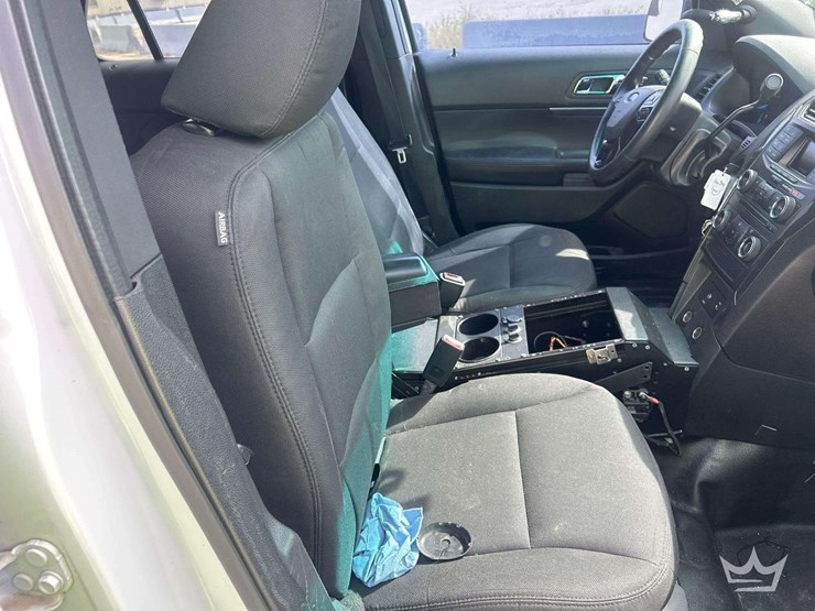 2017-ford-explorer-image-23