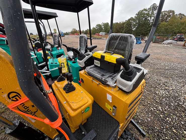 #81-•-cfg-industrial-mx12rx-mini-excavator-image-4