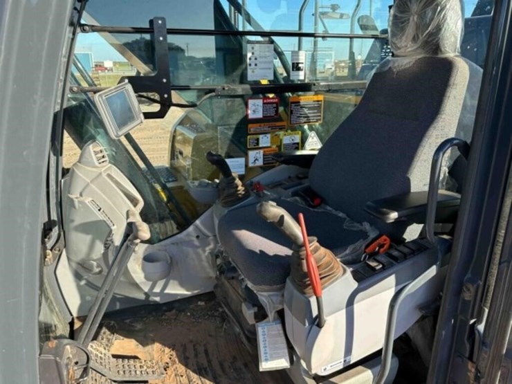 2023-john-deere-210p-excavator-image-22