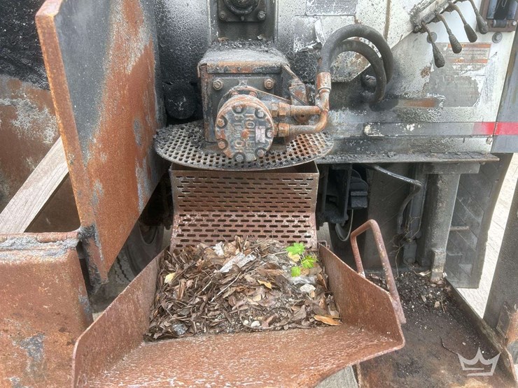 2014-freightliner-m2-106-image-39