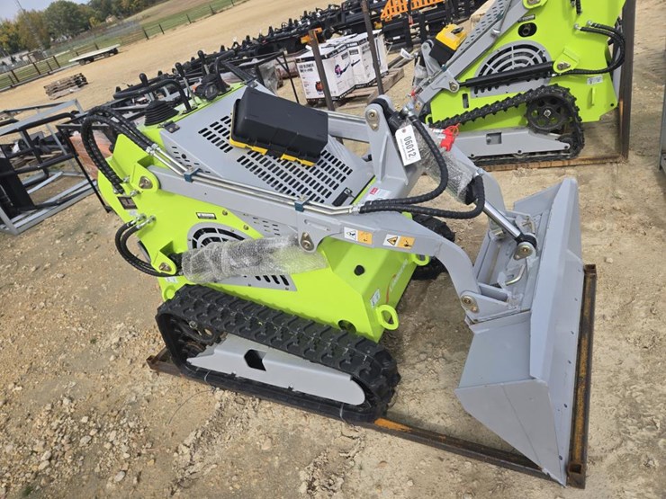 #6012-•-new-landhero-mini-skid-steer-loader-w/-tracks-image-1