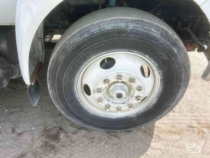 2013-ford-f750-image-28