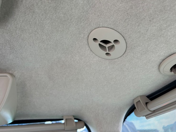 2014-john-deere-8270r-image-46