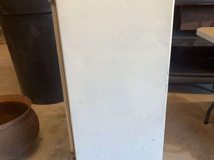 antique-refrigerator-with-ice-box-image-5