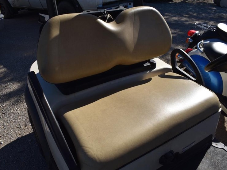 club-car-golf-cart-(electric-w/-charger)-(serial-#-je1949-031885)-(k)-image-6