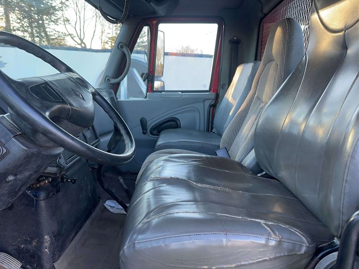 2004-international-4400-image-21