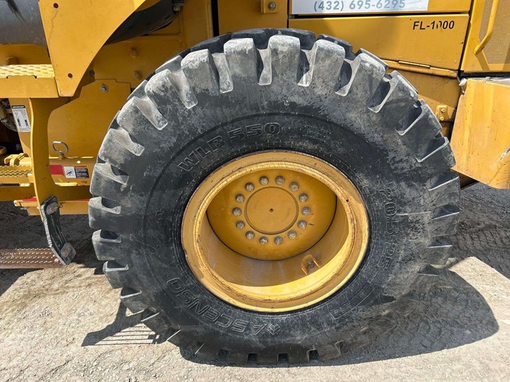 2015-deere-544k-image-23