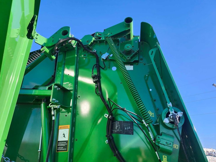 2023-john-deere-560m-image-37