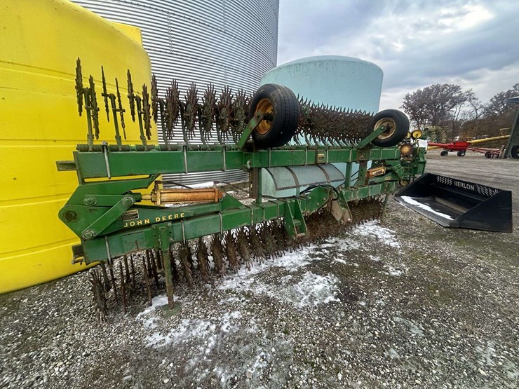 john-deere-400-image-1