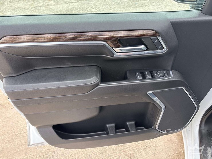 2023-gmc-sierra-1500-image-11