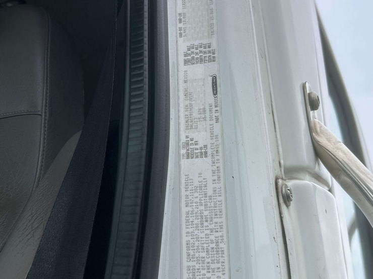 2014-freightliner-m2-106-image-5