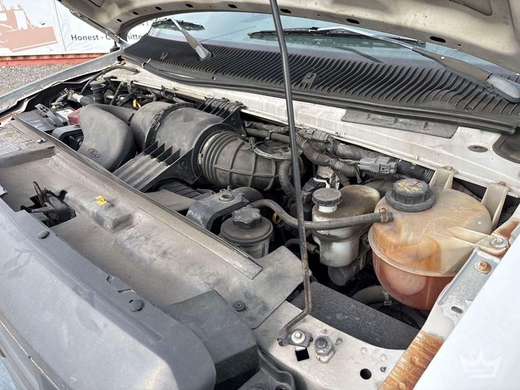 2013-ford-cargo-image-11