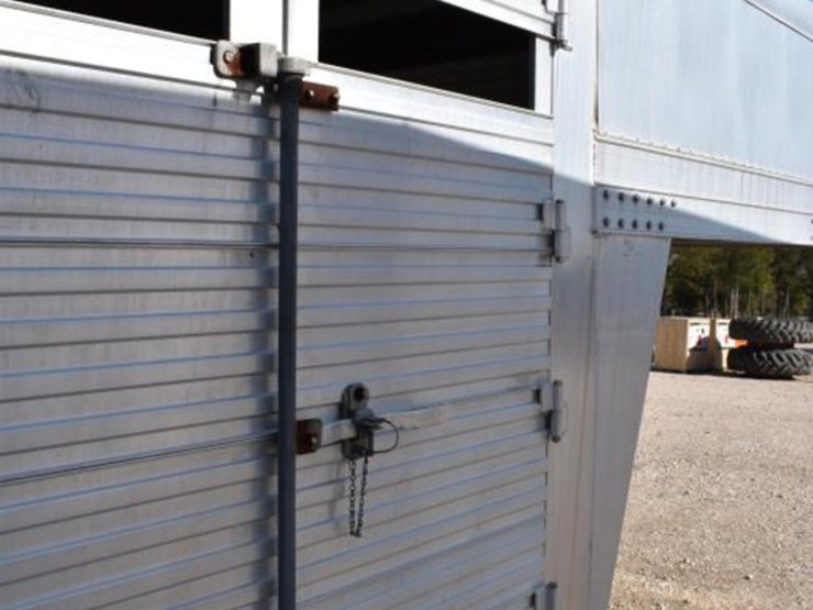 6'-8"-x-20'-4-star-aluminum-gooseneck-livestock-trailer-(vin-#-1s9s20202l01-image-11