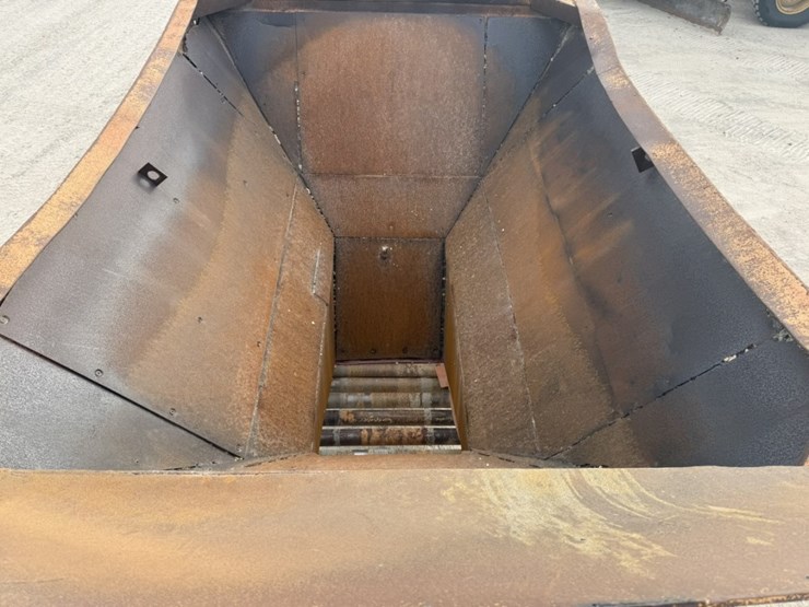 john-deere-8-image-37