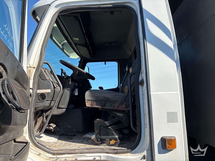 1998-volvo-vn-image-10