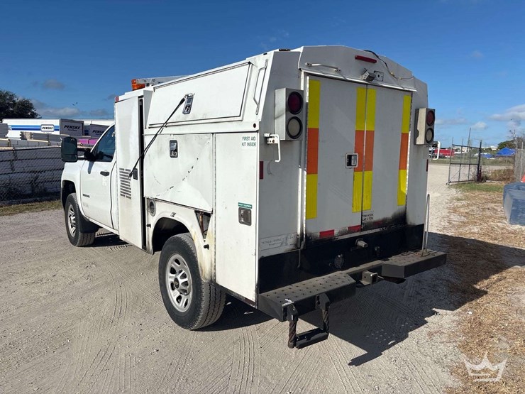 2015-chevrolet-silverado-3500hd-image-4