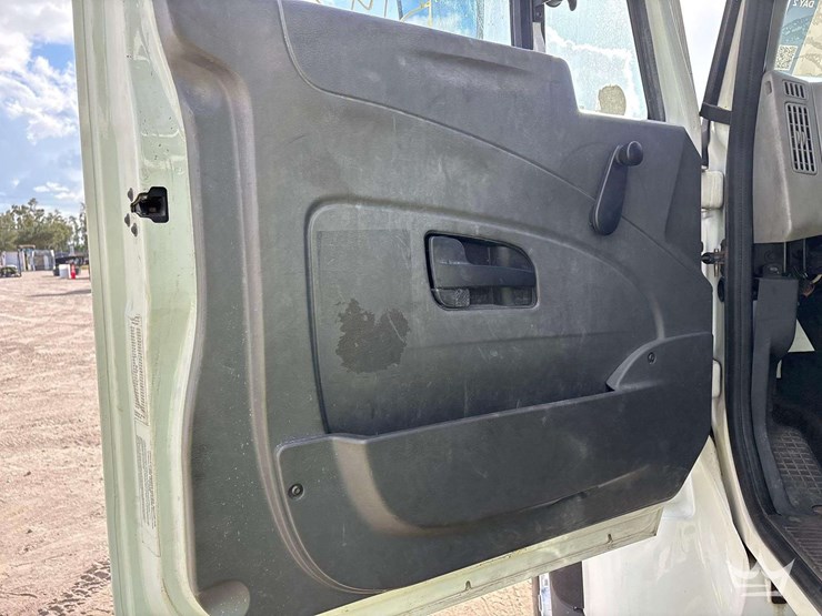 2009-international-7400-image-7