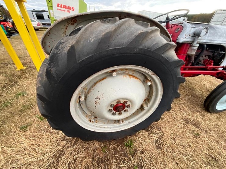 1950-ford-8n-image-7