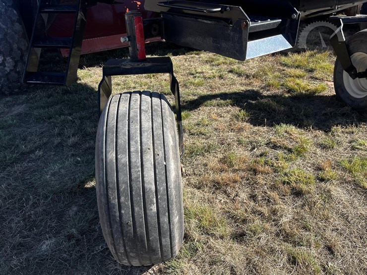 2005-hesston-9260-image-8