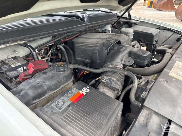 2010-chevrolet-tahoe-image-5