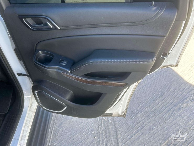 2017-chevrolet-tahoe-image-11