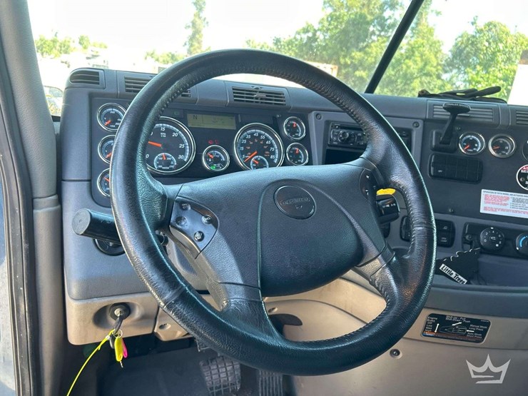 2017-freightliner-cascadia-125-image-27