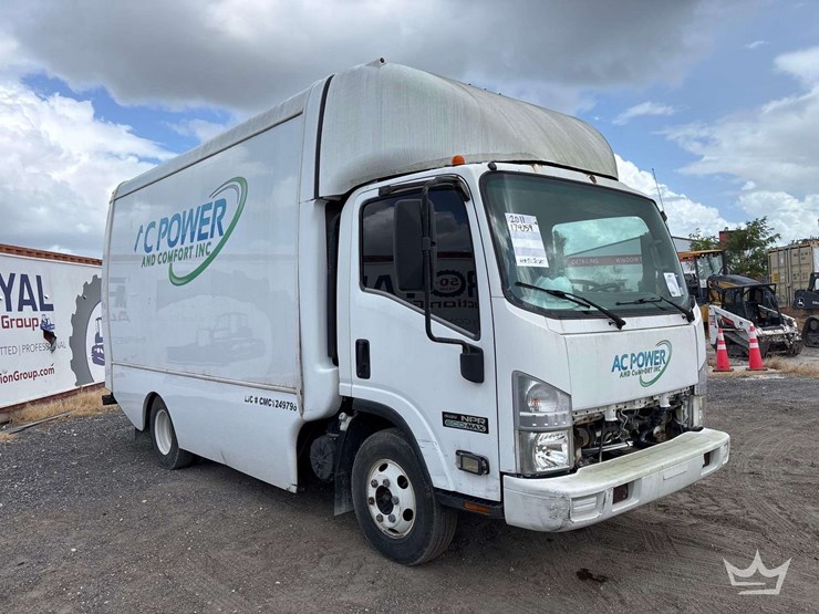 2011-isuzu-npr-image-2