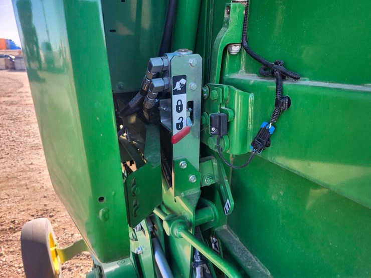 2021-john-deere-560r-image-18