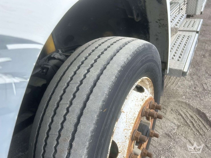 2003-freightliner-fl60-image-66