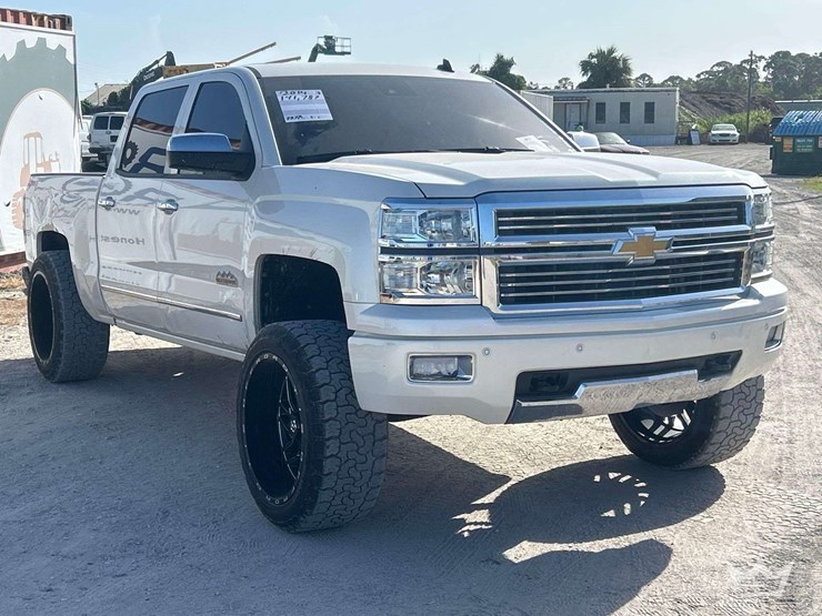 2014-chevrolet-silverado-1500-high-country-image-2