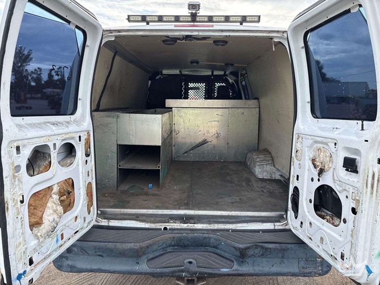 2013-ford-cargo-image-21