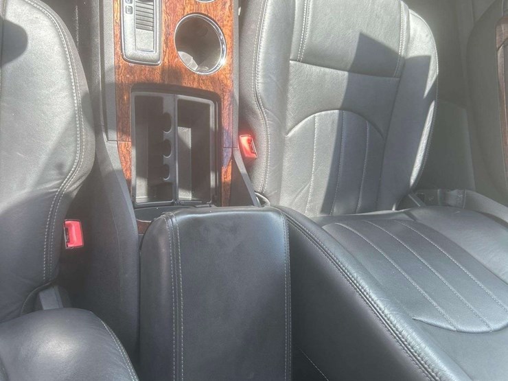 2013-chevrolet-traverse-image-19