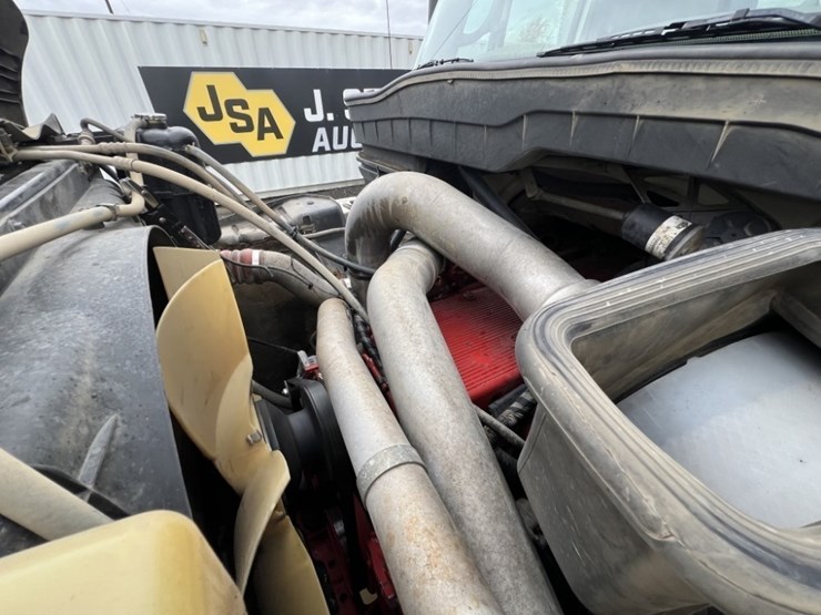 2009-international-7600-image-12