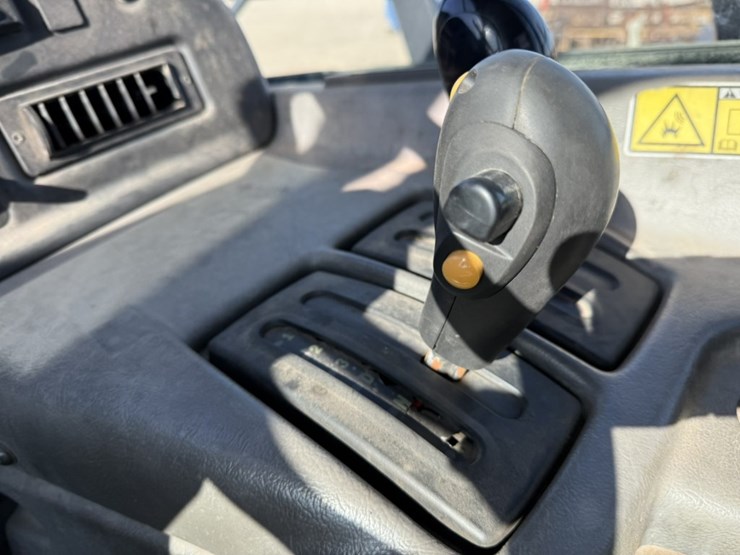 2010-caterpillar-740-image-73