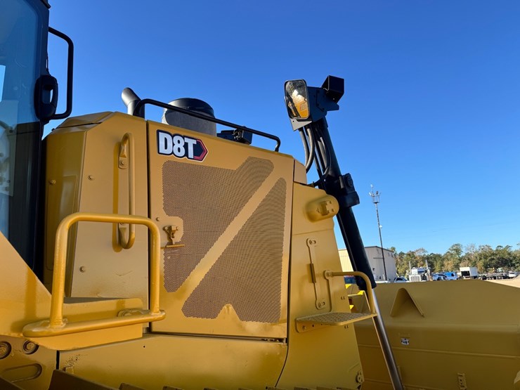 2019-caterpillar-d8t-image-24
