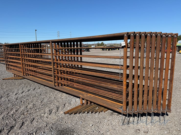 #64-•-24'-free-standing-panel-image-1