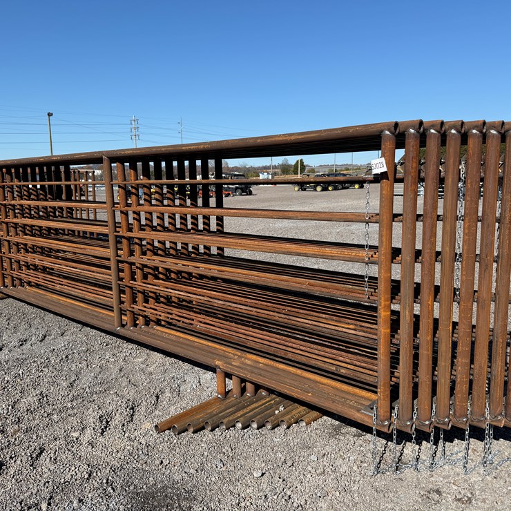 #64 • 24' FREE STANDING PANEL