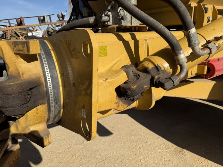 2010-caterpillar-740-image-17