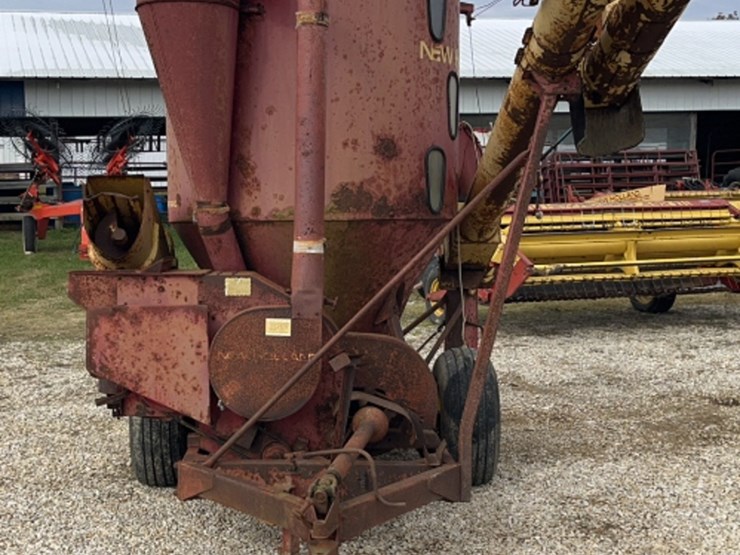 new-holland-352-image-2