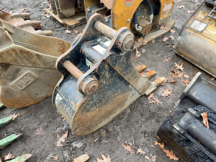 caterpillar-12-image-3