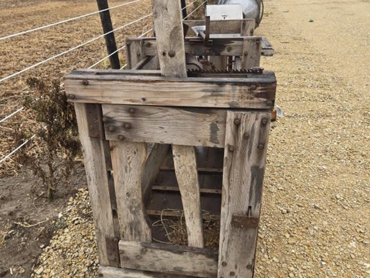 #5936-•-hog-chute-image-2