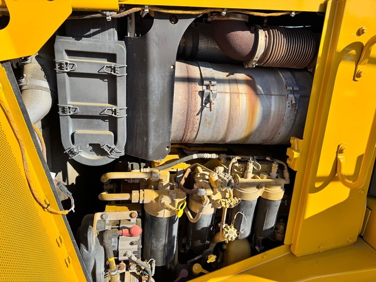 2019-caterpillar-d8t-image-58